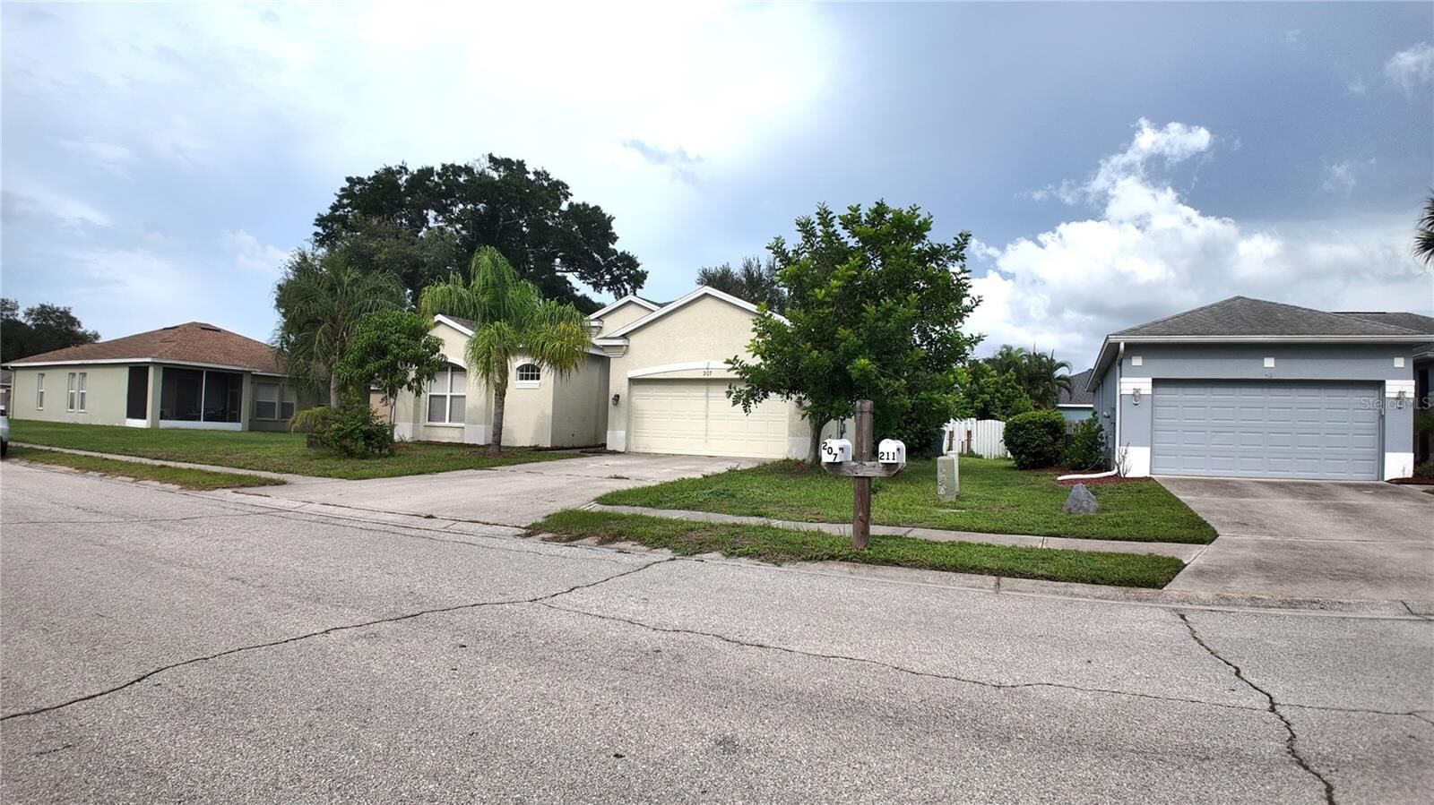 Property Photo:  207 39th Street E  FL 34208 