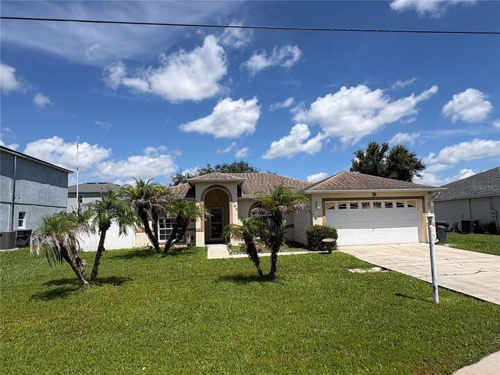 Property Photo: 705 Robin Court FL 34759