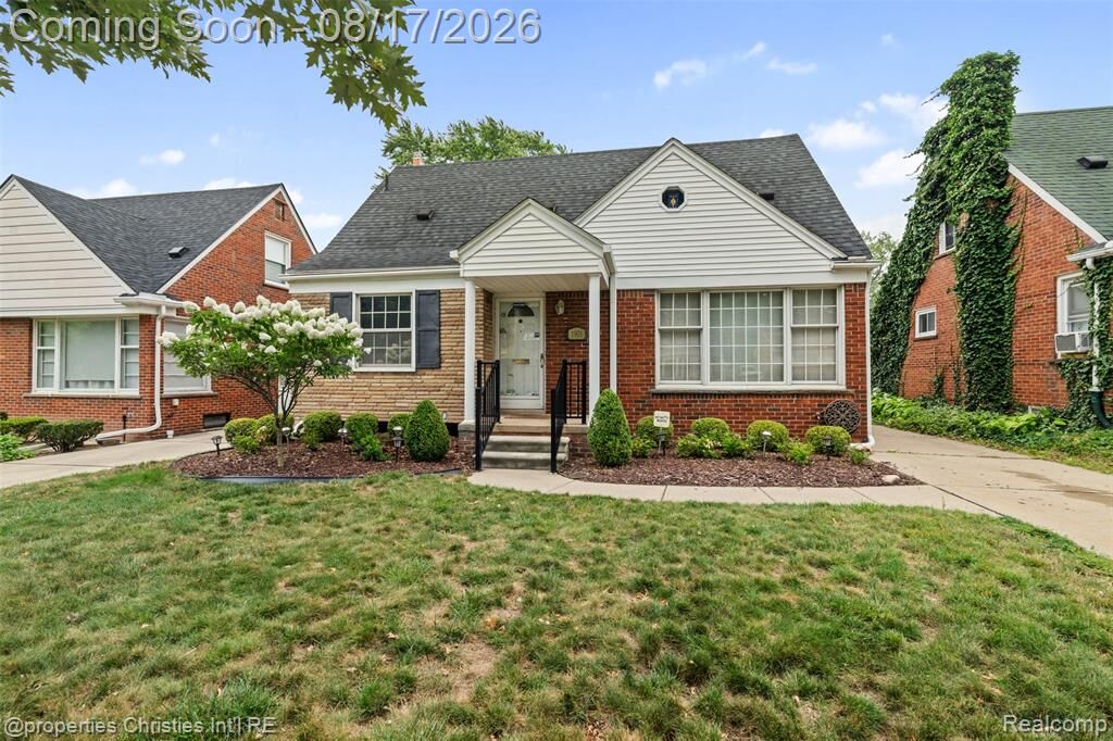 Property Photo: 1901 Detroit Street MI 48124 4149