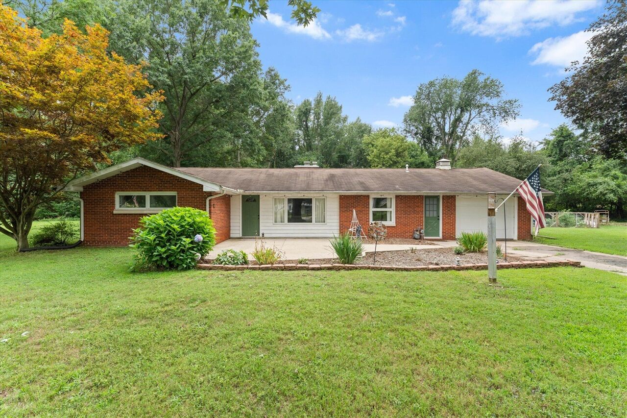 Property Photo:  2264 Effie Lane  MI 49120-9102 