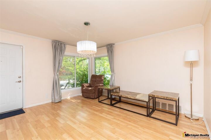 Property Photo:  1564 Cole Street  MI 48009 7053 