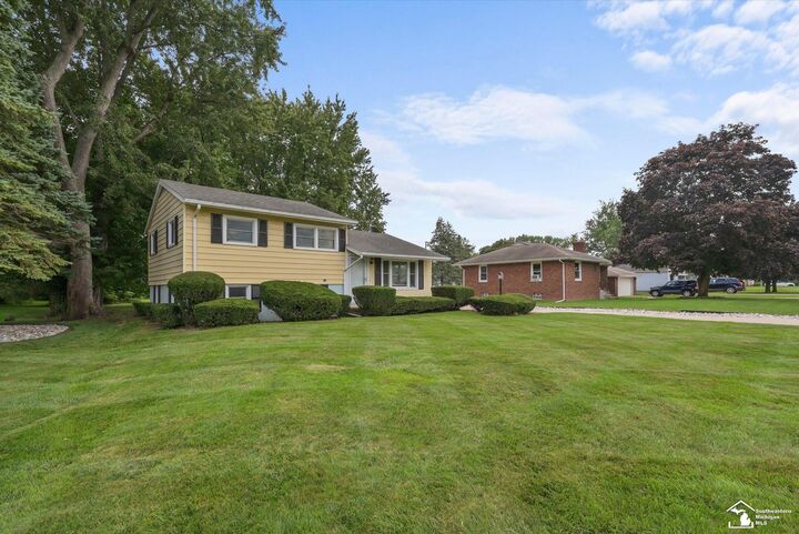 Property Photo: 1960 Vivian Road MI 48162