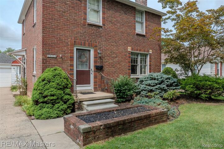 Property Photo:  29386 Walnut Street  MI 48134 1345 