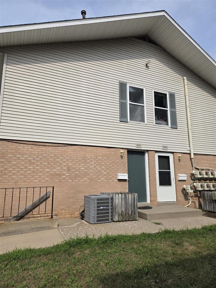 Property Photo: 3601 Kenbrooke Court MI 49006-5438