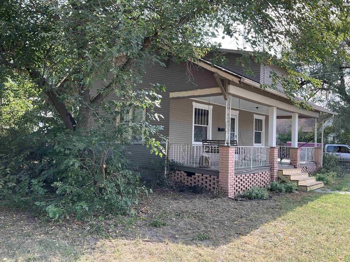 Property Photo:  429 E 7th Ave  KS 67501 
