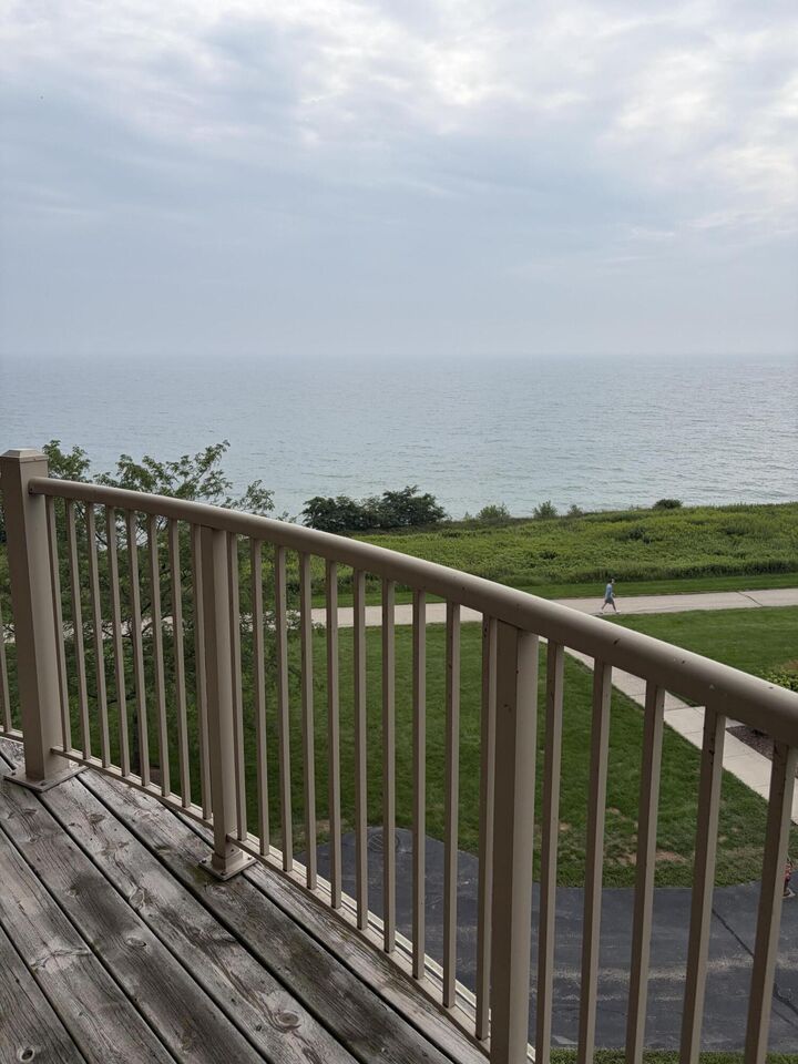Property Photo:  4110 S Lake Dr S  WI 53235 