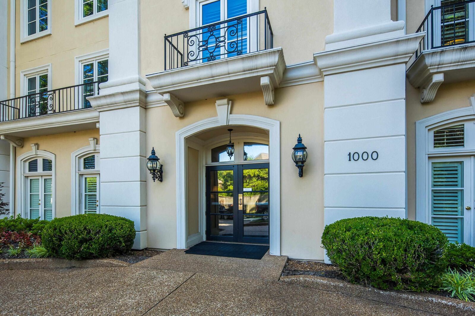 Property Photo:  1000 Murray Hill Ln 404  TN 38120 