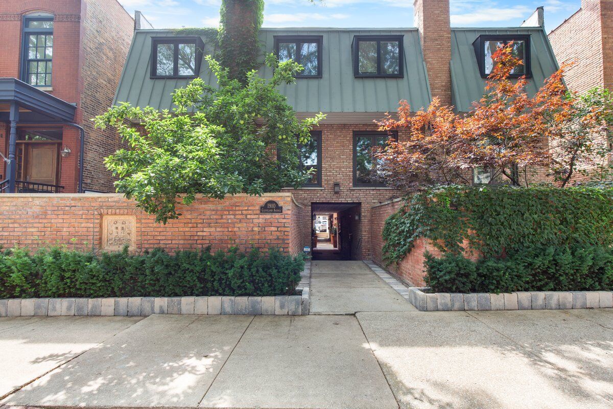 Property Photo:  1912 N Cleveland Avenue B  IL 60614 
