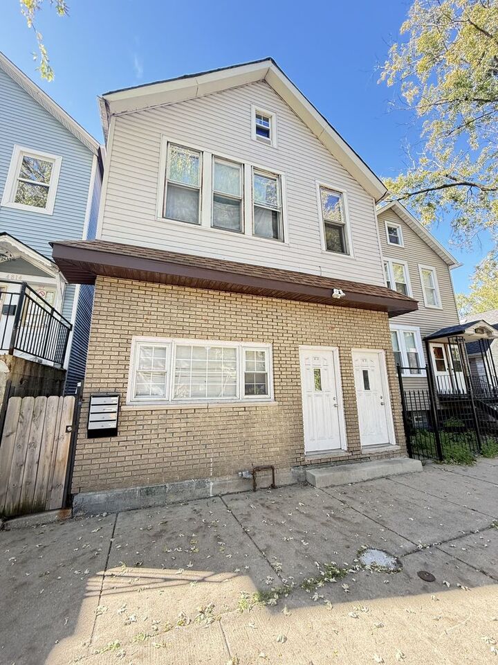 Property Photo: 4812 S Elizabeth Street 1F IL 60609