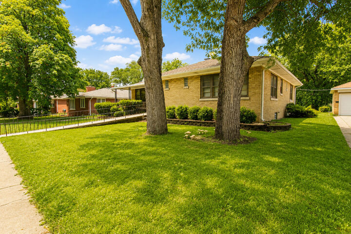 Property Photo: 1067 Wentworth Avenue IL 60409
