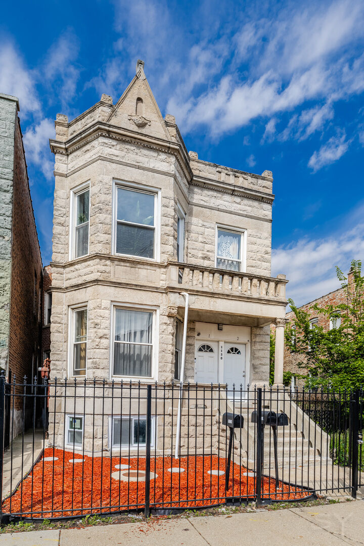 Property Photo:  1130 S Sacramento Boulevard  IL 60612 