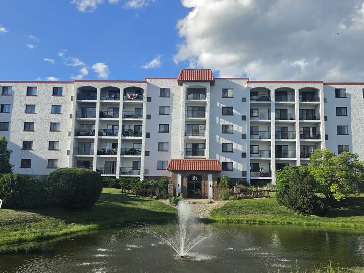Property Photo:  375 Plum Creek Drive 103  IL 60090 