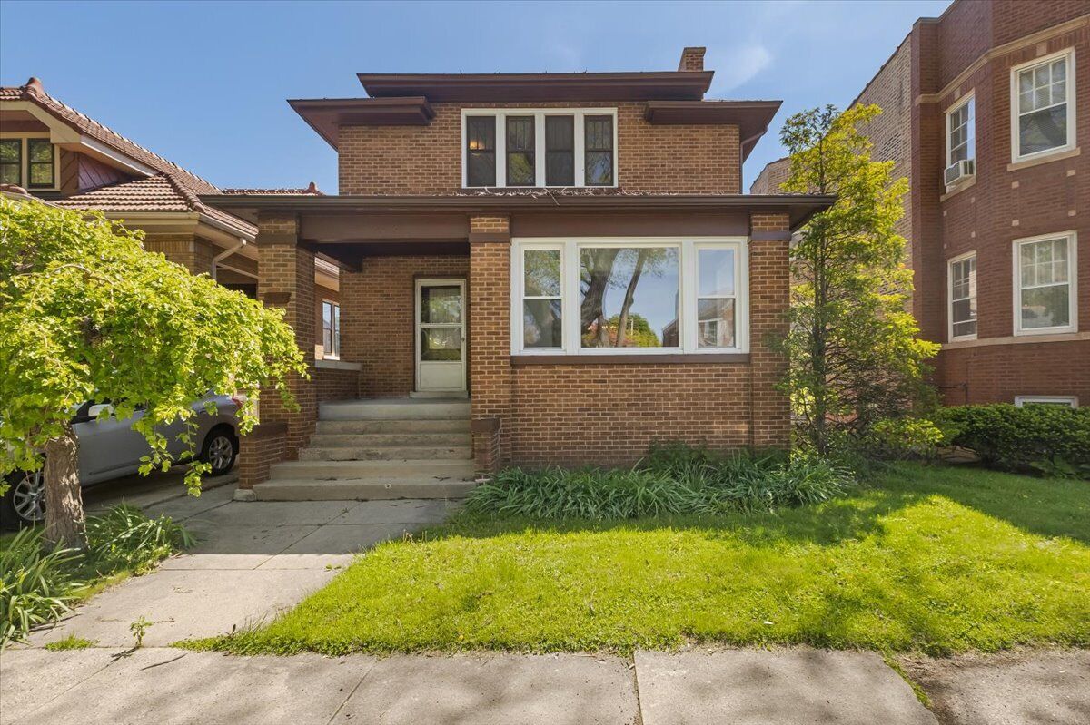 Property Photo:  6515 N Maplewood Avenue  IL 60645 