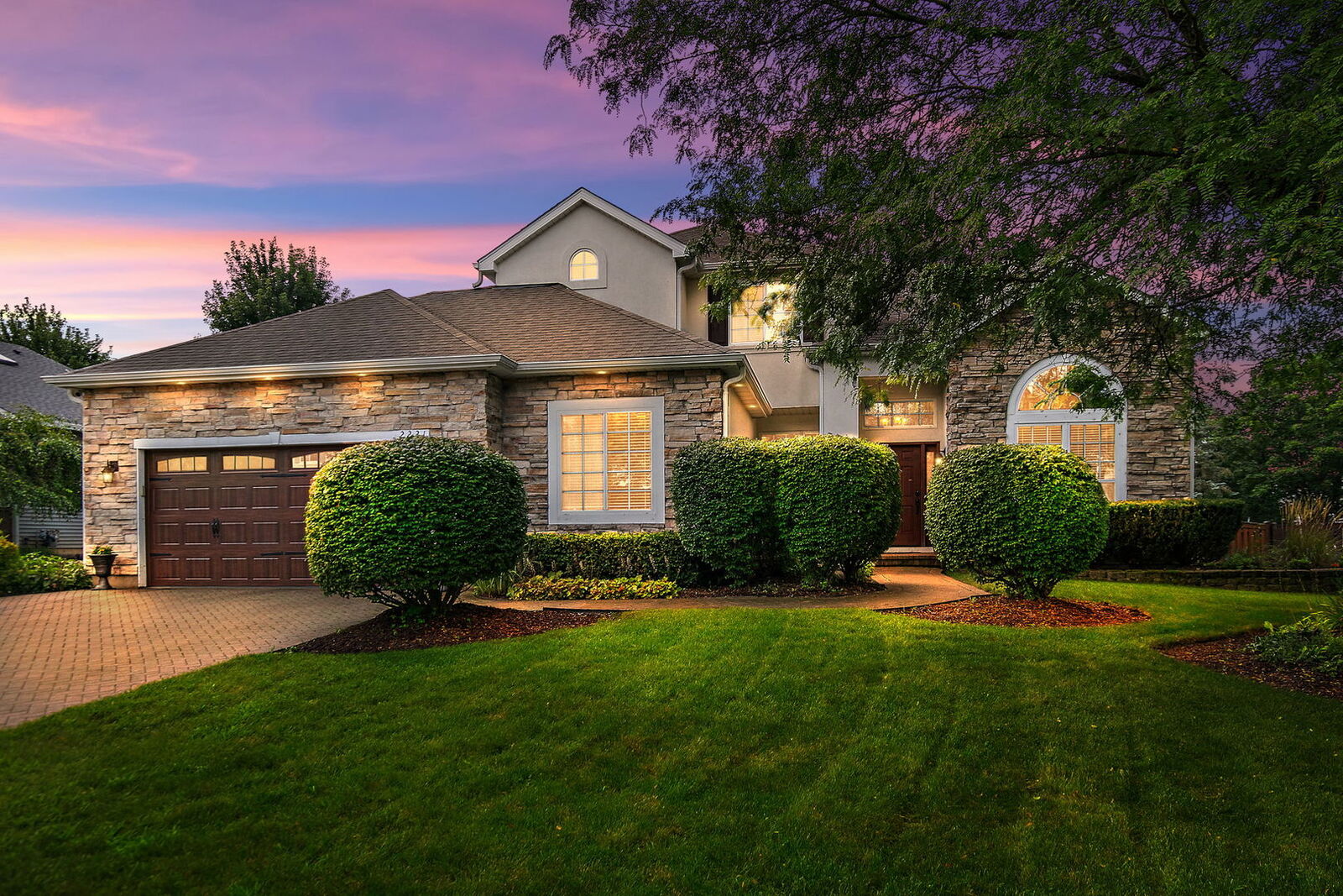 Property Photo:  2221 Somerset Lane  IL 60060 