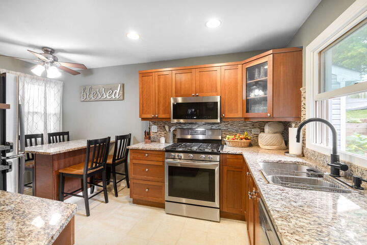 Property Photo: 9 Grant Avenue IL 60156