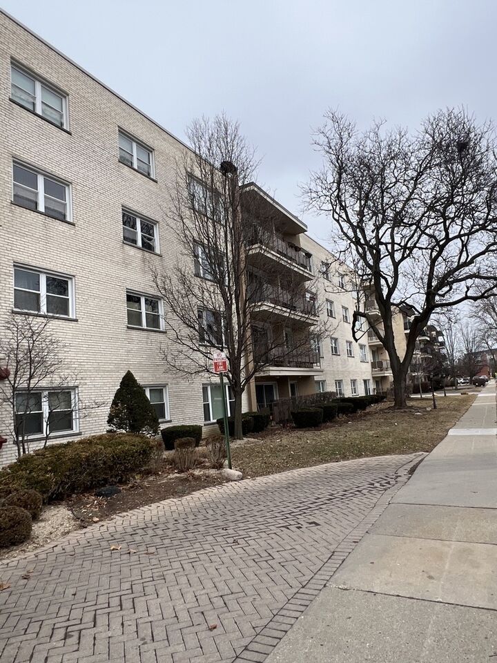 Property Photo:  8210 Elmwood Avenue 403  IL 60077 