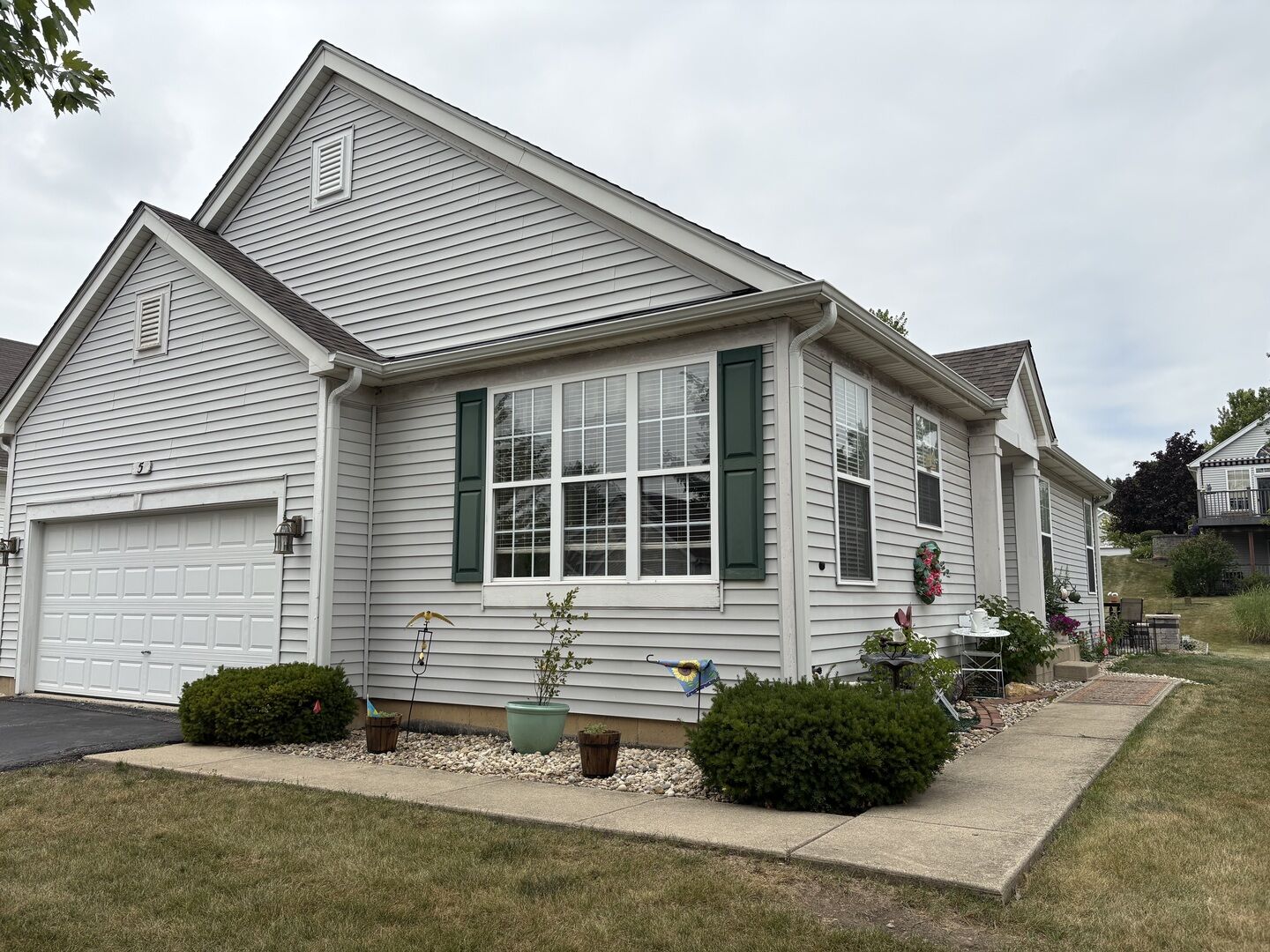 Property Photo:  5 E Hague Drive  IL 60002 