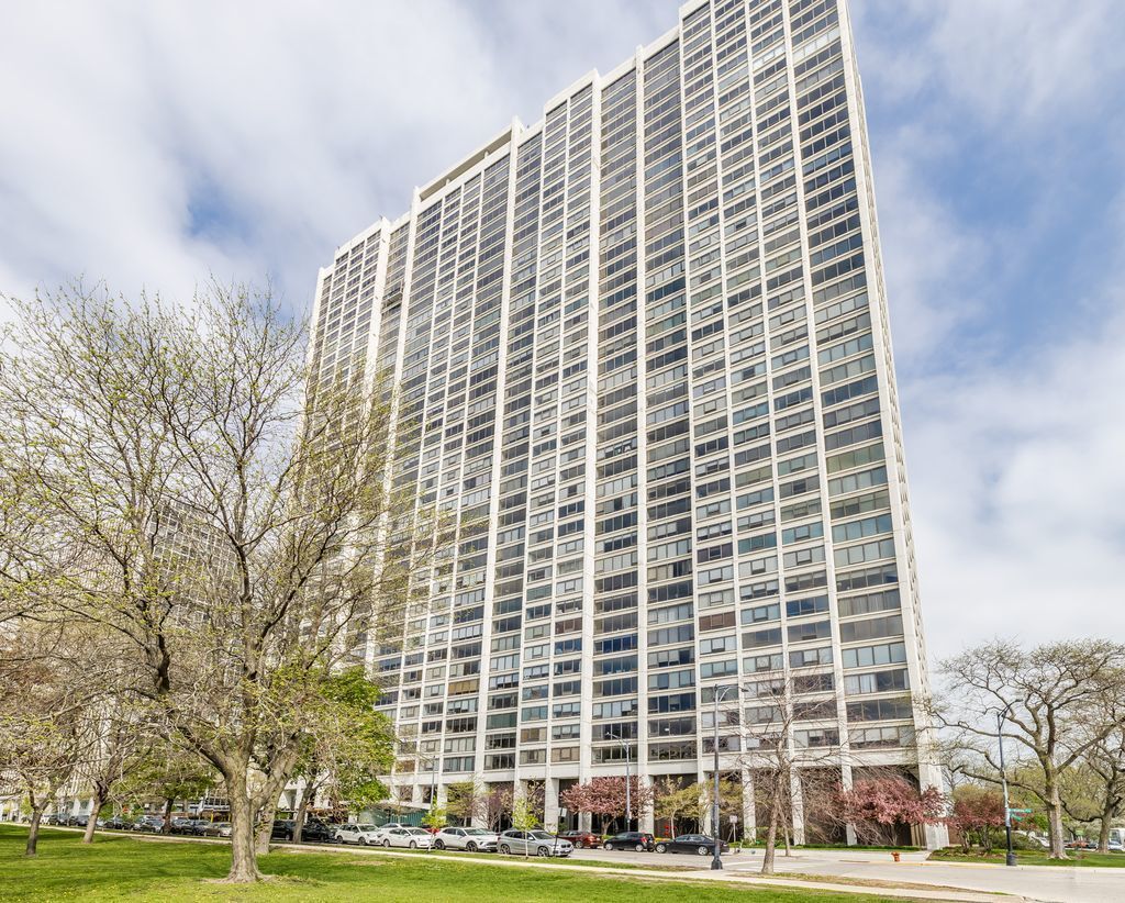 Property Photo: 2800 N Lake Shore Drive 3814-3816 IL 60657