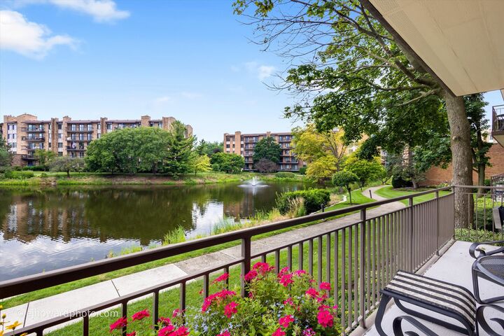 Property Photo:  701 Lake Hinsdale Drive 103  IL 60527 