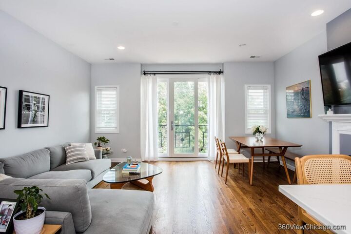 Property Photo:  1534 N Bosworth Avenue 3  IL 60642 