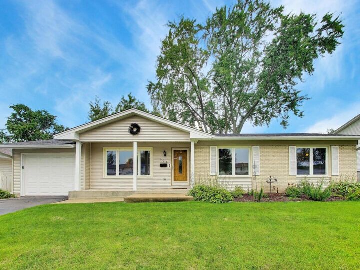 Property Photo: 603 Chelmsford Lane IL 60007