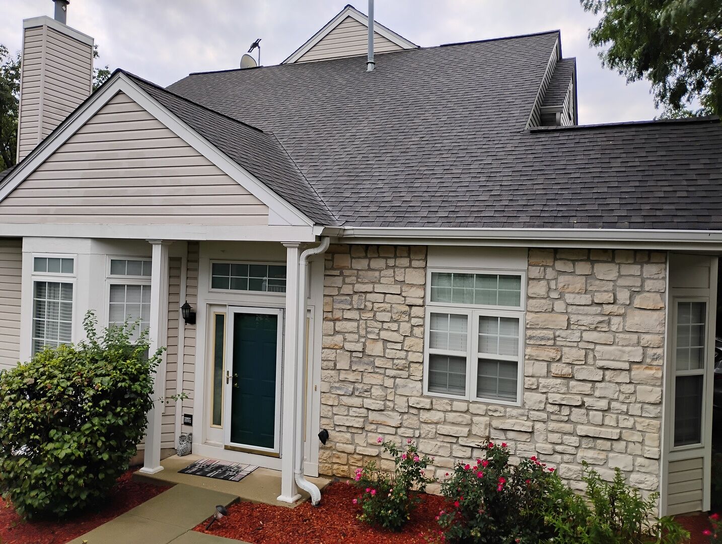 Property Photo: 229 Rainier Way IL 60020