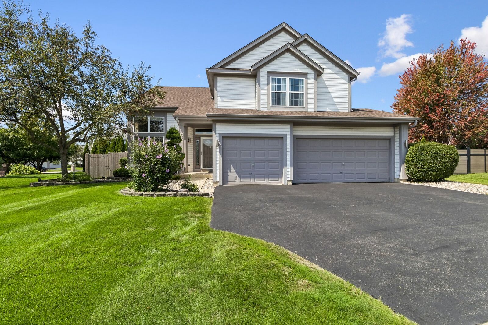Property Photo:  1344 Batavia Court  IL 60103 