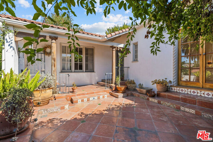 Property Photo:  6484 Ivarene Avenue  CA 90068 