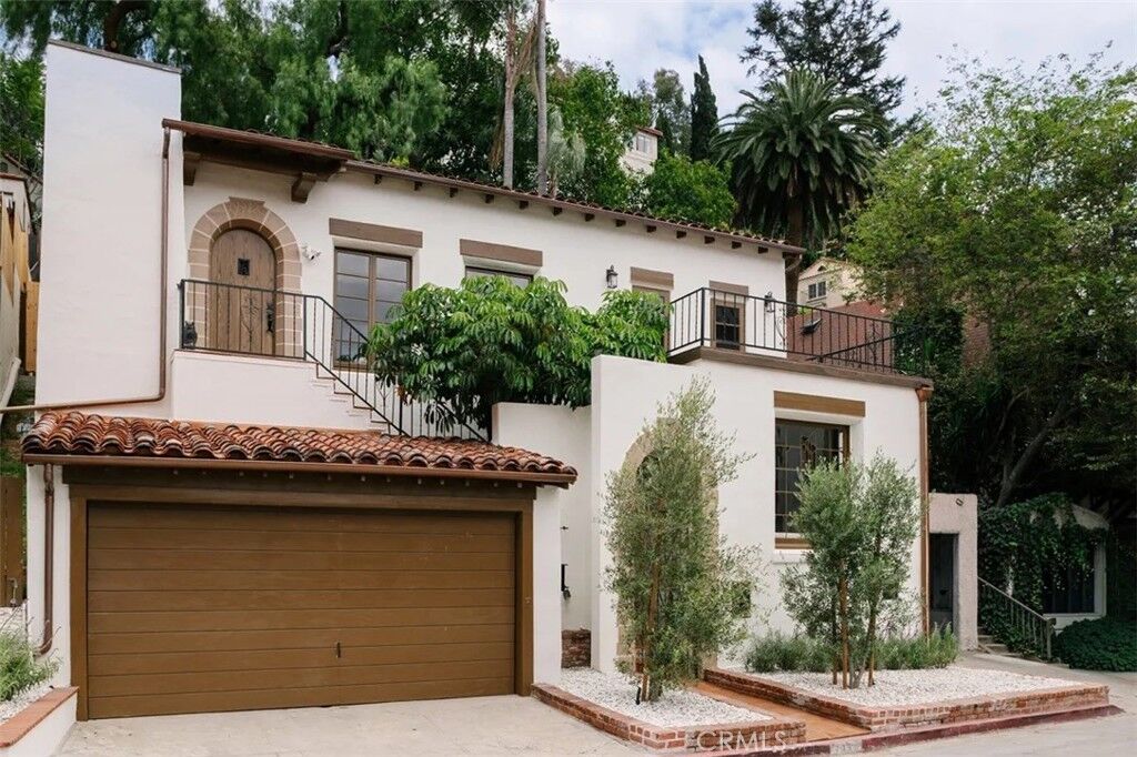 Property Photo:  2050 N Las Palmas Avenue  CA 90068 
