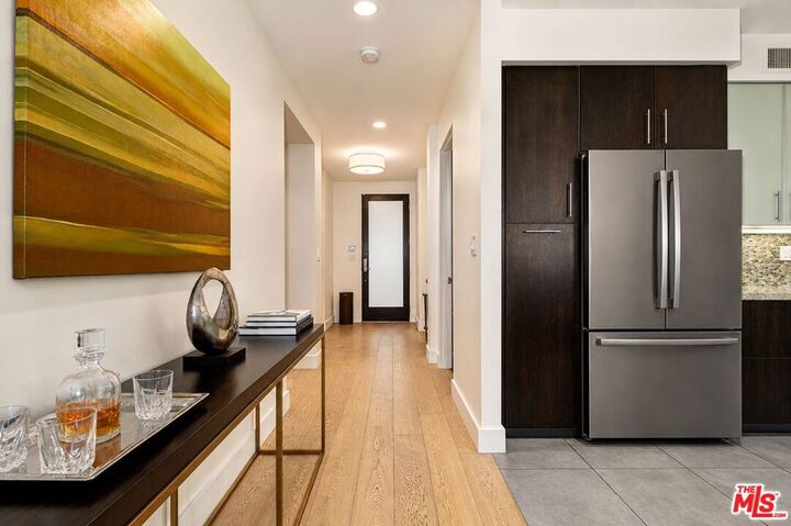 Property Photo:  1304 Roxbury Drive 202  CA 90035 