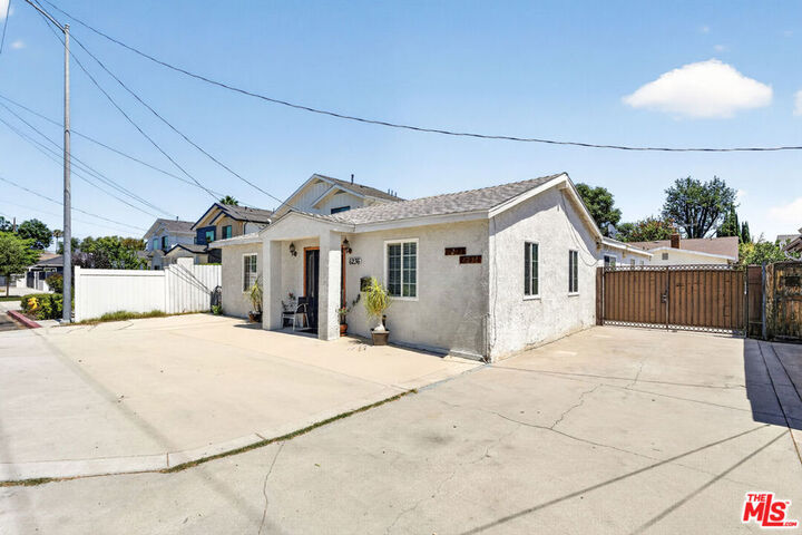 Property Photo:  6236 Lindley Avenue  CA 91316 