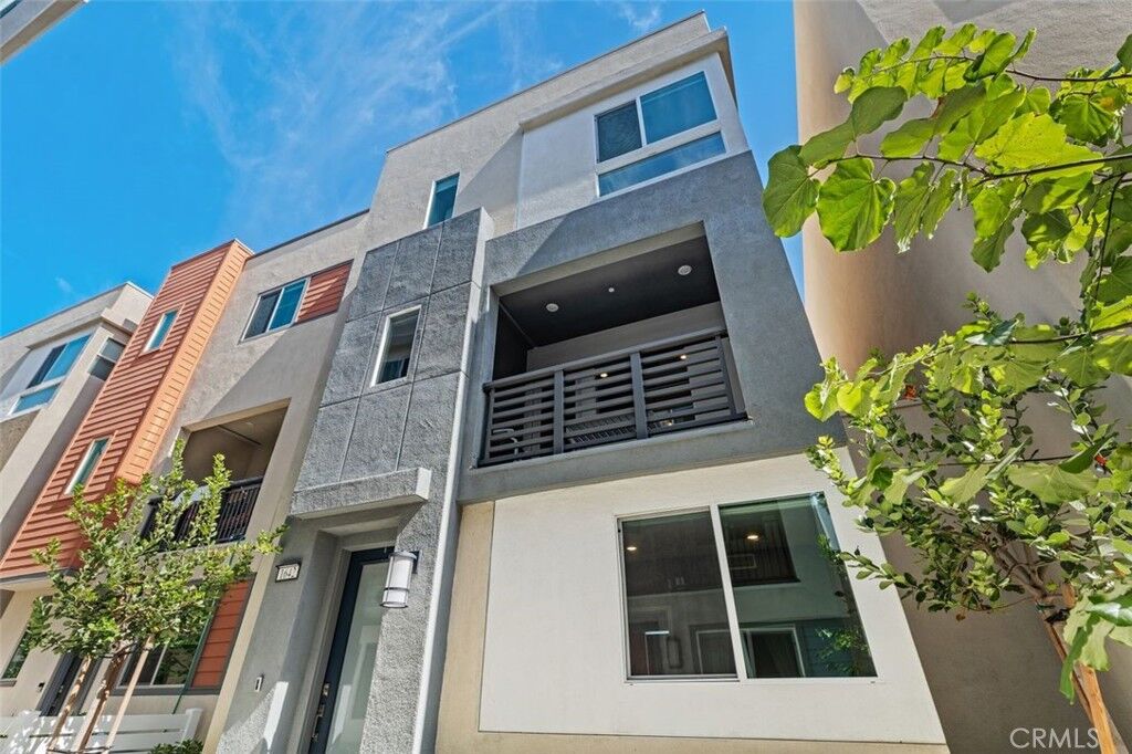 Property Photo:  1642 W Saratoga Lane  CA 90732 
