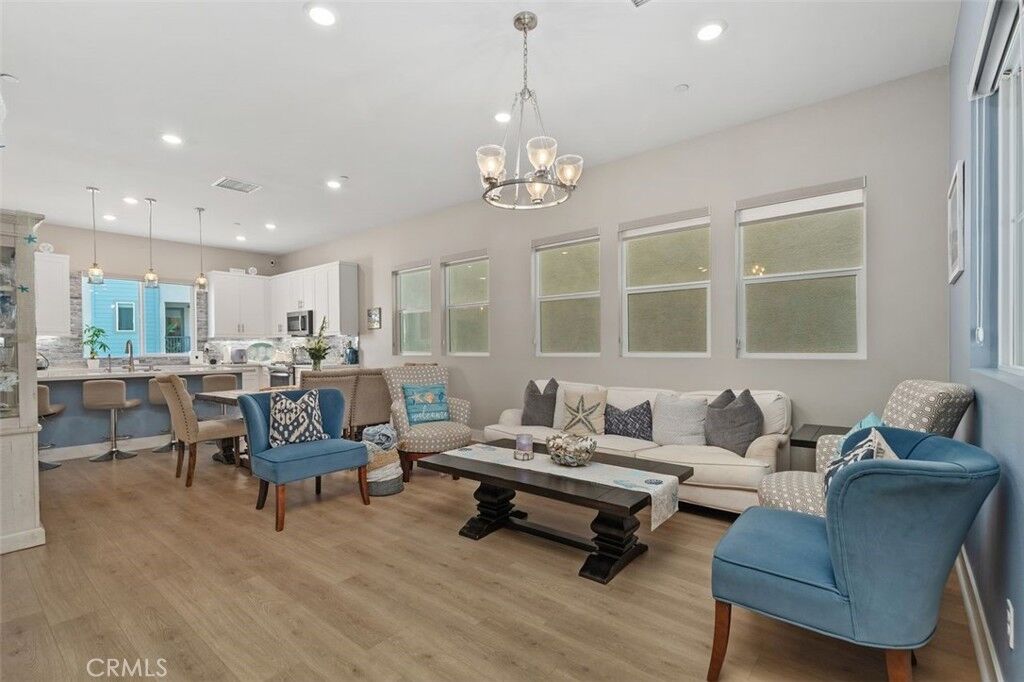 Property Photo: 1642 W Saratoga Lane CA 90732