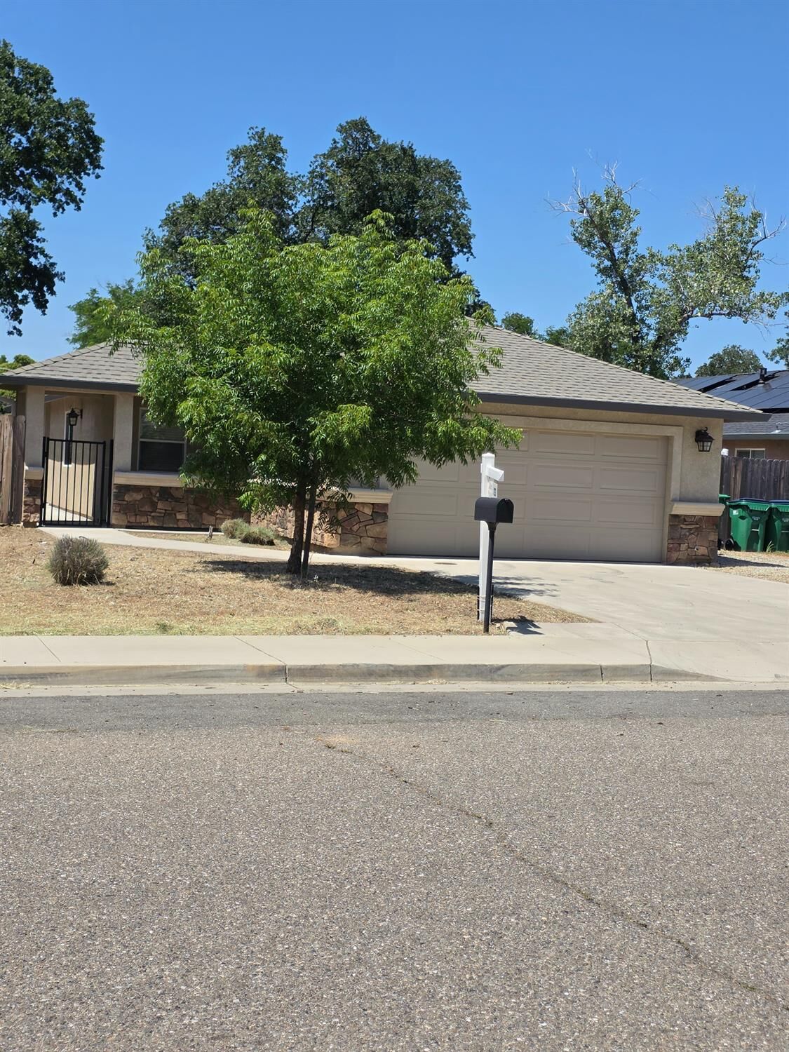 Property Photo: 1730 School Street CA 96007