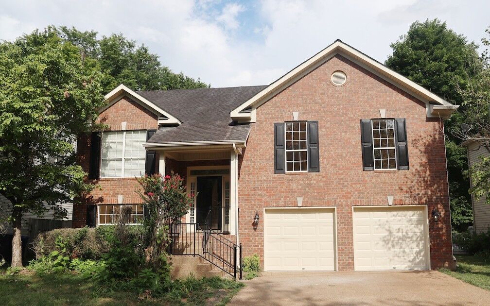 Property Photo: 1406 Clairmonte Cir TN 37064