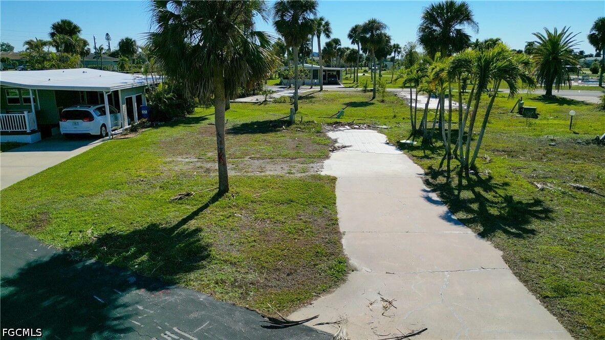 Property Photo: 13661 Catbird Drive FL 33908