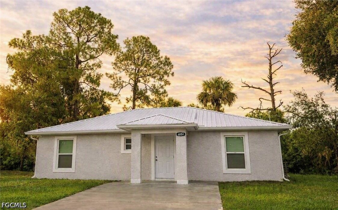 Property Photo:  6054 N Moss Circle  FL 33935 