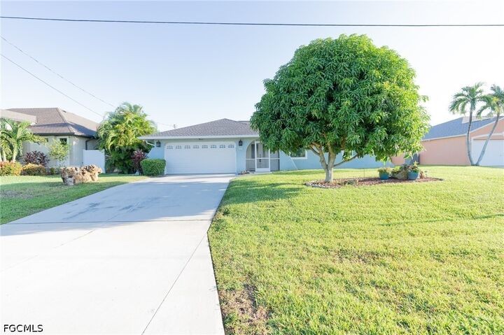 Property Photo:  115 SE 35th Terrace  FL 33904 
