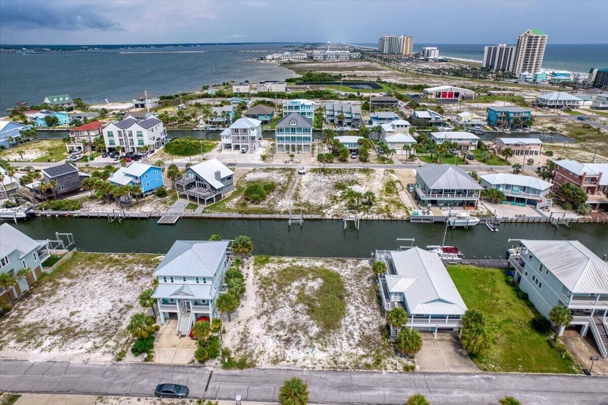 Property Photo: 1422 Homeport Drive FL 32566