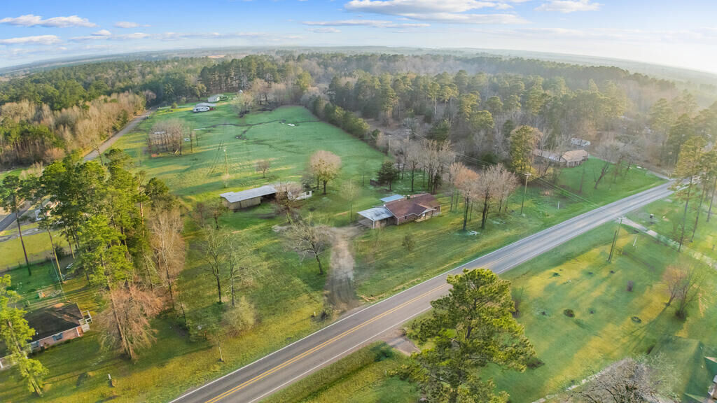 Property Photo: 711 S Temple Avenue TX 75948