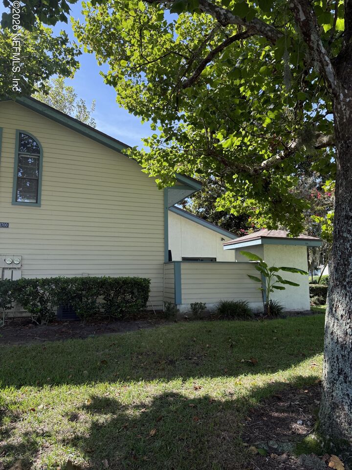 Property Photo: 1702 Challenger Court W 1702 FL 32233