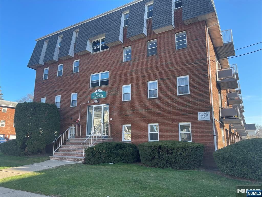 Property Photo:  125 Lawrence Street 6A  NJ 07601 