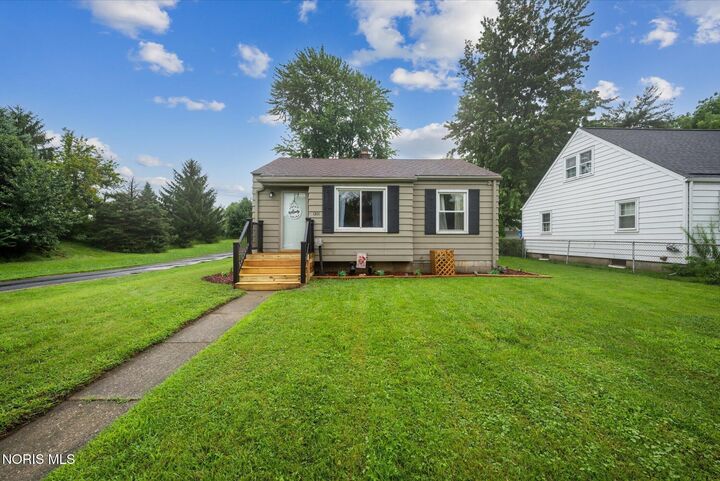 Property Photo: 1301 Stanwix Drive OH 43614