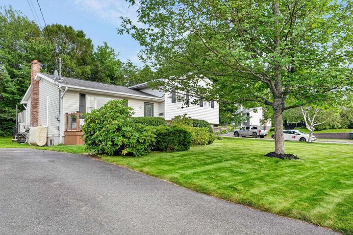 Property Photo:  33 Ferndell Crescent  NS B1S 3E8 