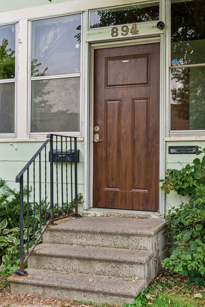 Property Photo:  894 Beech Street  MN 55106 
