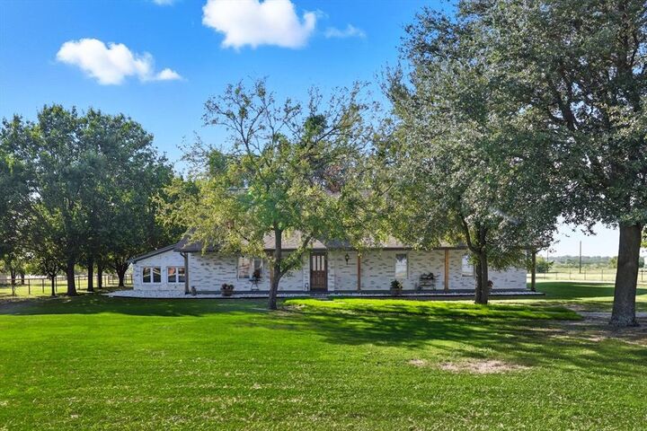 Property Photo: 2309 Hillview Drive TX 76249