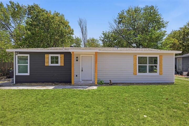 Property Photo: 2841 Langston Street TX 76105