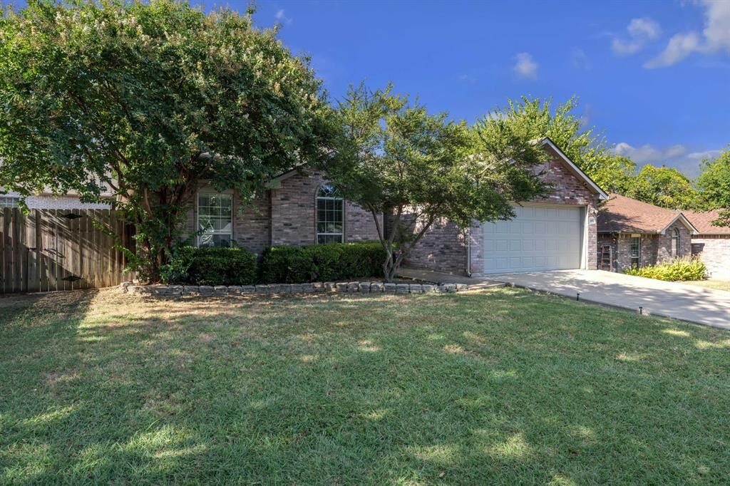 Property Photo:  605 E Ross Street  TX 75087 