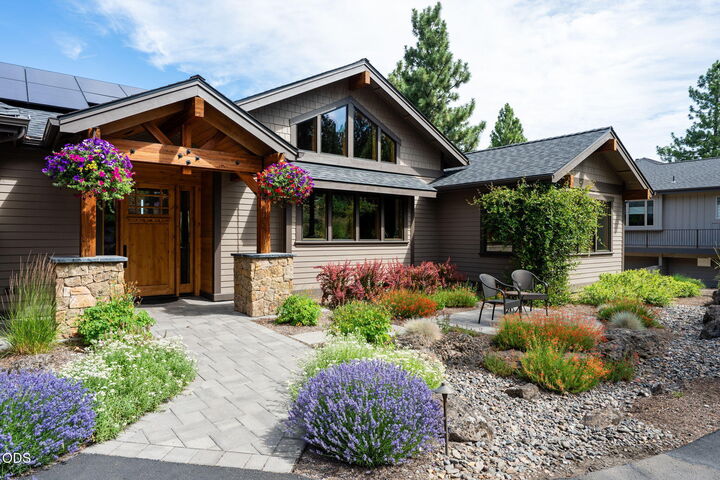 Property Photo: 1624 NW Overlook Drive OR 97703