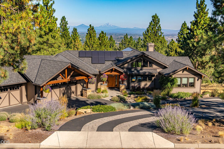 Property Photo:  1624 NW Overlook Drive  OR 97703 